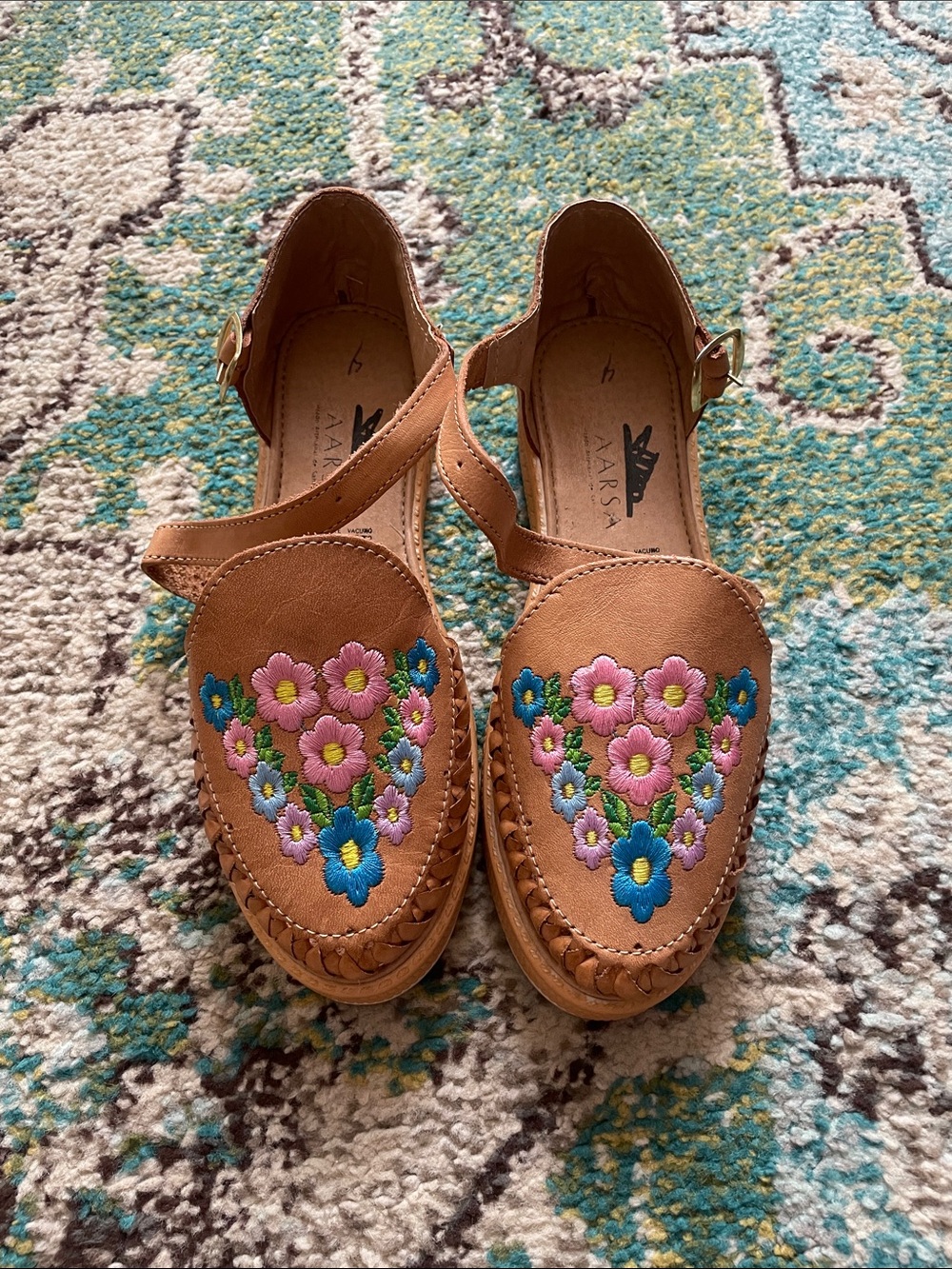 Hand-Embroidered Leather Floral Strap sandals Mamas!